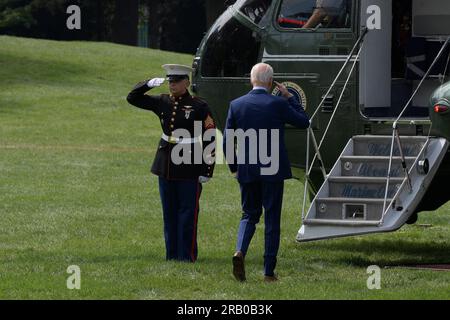 6. Juli 2023, Washington, Distric of Columbia, USA: US-Präsident JOE BIDEN geht heute am 06. Juli 2023 zur Joint Base Andrew und führt Marine One im South Lawn/White House in Washington DC, USA. (Kreditbild: © Lenin Nolly/ZUMA Press Wire) NUR REDAKTIONELLE VERWENDUNG! Nicht für den kommerziellen GEBRAUCH! Stockfoto