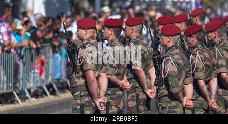 Saint Denis, Reunion - 14 2016. Juli: Französische Fallschirmjäger am Tag der Bastille Stockfoto