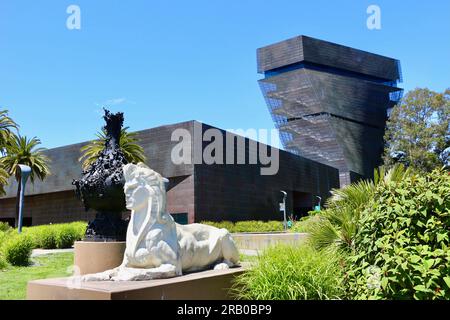 Sphinx-Geschichte über die Vase der Vine und de Young Museum Golden Gate Park San Francisco Kalifornien USA Stockfoto