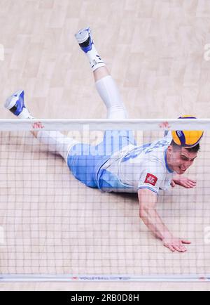 Pasay City, Philippinen. 6. Juli 2023. Klemen Cebulj aus Slowenien tritt am 6. Juli 2023 beim Spiel Pool 6 zwischen China und Slowenien bei der Men's Volleyball Nations League in Pasay City auf den Philippinen an. Kredit: Rouelle Umali/Xinhua/Alamy Live News Stockfoto