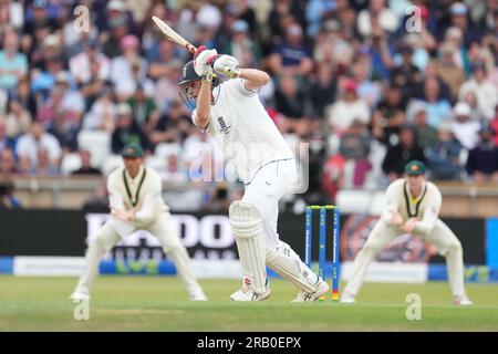 Englands Zak Crawley im Schlagkampf während des ersten Ashes-Testspiels in Headingley, Leeds. Foto: Donnerstag, 6. Juli 2023. Stockfoto