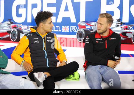 Pressekonferenz MAGNUSSEN Kevin (den), Haas F1 Team VF-22 Ferrari, NORRIS Lando (gbr), McLaren F1 Team MCL36, Portrait während des Formel 1 Aramco British Grand Prix 2023, 10. Runde der Formel 1-Weltmeisterschaft 2023 vom 7. Bis 9. Juli 2023 auf dem Silverstone Circuit in Silverstone, Großbritannien Stockfoto