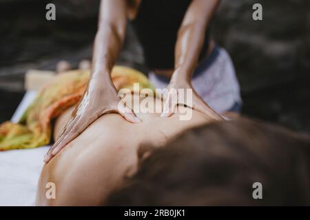 Massage am Strand von Tarrafal, Kap Verde, Afrika Stockfoto