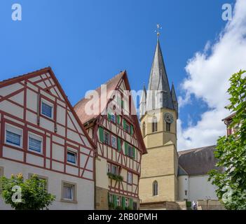Deutschland, Baden-Württemberg, Eppingen, Blick auf die katholische Kirche 'Unsere liebe Frau'. Stockfoto