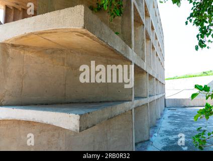 Turm der Schatten entworfen von Le Corbusier, Punjab State, Chandigarh, Indien Stockfoto