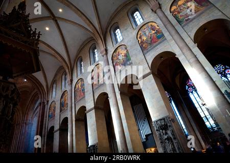 Innenraum, Schiff, hohe Kathedrale von St. Martin in Mainz, Rheinland-Pfalz, Deutschland Stockfoto