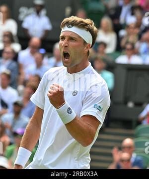 London, Gbr. 06. Juli 2023. London Wimbledon Championships Day 4 05//07/2023 Liam Broady (GBR) gewinnt die zweite Runde des Spiels: Roger Parker/Alamy Live News Stockfoto