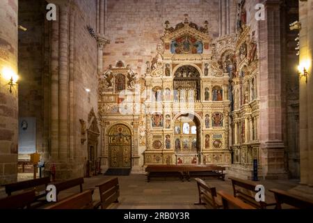 Im Inneren der Kathedrale Santa María, Sigüenza, Provinz Guadalajara, Spanien Stockfoto