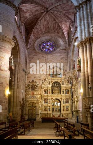 Im Inneren der Kathedrale Santa María, Sigüenza, Provinz Guadalajara, Spanien Stockfoto
