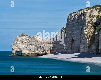 Blick auf die Porte d'Amont, Normandie. Stockfoto