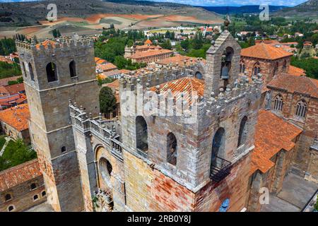 Blick auf die Kathedrale, Sigüenza, Provinz Guadalajara, Spanien Stockfoto