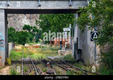 Bahnhof Poveda, Zug El Tren de Arganda oder Zug Tren de la Poveda in Arganda del Rey, Madrid, Spanien. Im Jahr 1990 hat eine Gruppe von Eisenbahnenthusiasten übernommen Stockfoto