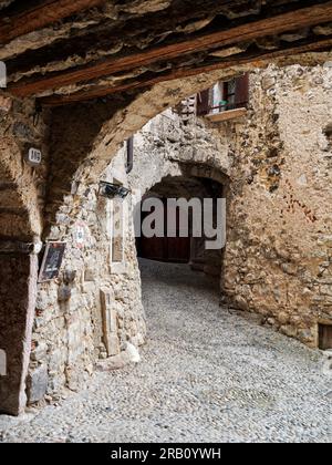 Historisches Bergdorf Canale di Tenno, wie vor langer Zeit... Stockfoto