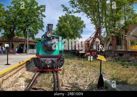 Bahnhof Poveda, Zug El Tren de Arganda oder Zug Tren de la Poveda in Arganda del Rey, Madrid, Spanien. Im Jahr 1990 hat eine Gruppe von Eisenbahnenthusiasten übernommen Stockfoto