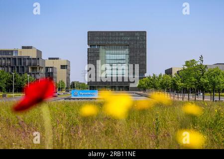 Essen, Nordrhein-Westfalen, Deutschland - ThyssenKrupp, Firmenlogo vor dem Hauptsitz. Thyssenkrupp AG ist ein Industriekonzern mit Schwerpunkt auf der Stahlverarbeitung und Deutschlands größtem Stahlproduzenten Stockfoto