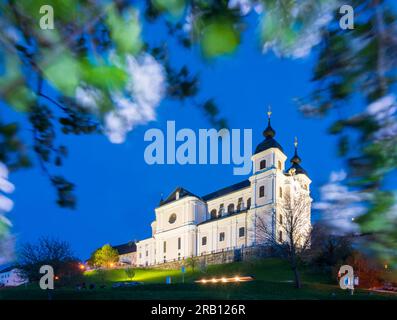 Sonntagberg, Basilika Sonntagberg, blühende Birnen im Mostviertel, Niederösterreich, Österreich Stockfoto