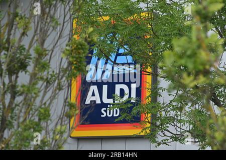 Achheim, Deutschland. 30. Juni 2023. ALDI Sued, Lebenswithtel Discounter, Schild, Logo, Firmenlogo, ? Kredit: dpa/Alamy Live News Stockfoto