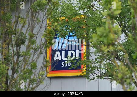 Achheim, Deutschland. 30. Juni 2023. ALDI Sued, Lebenswithtel Discounter, Schild, Logo, Firmenlogo, ? Kredit: dpa/Alamy Live News Stockfoto