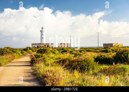 Leuchtturm in der Wintersaison, Europa, Italien, Sizilien, Capo Murro di Porco, Siracusa-Viertel Stockfoto