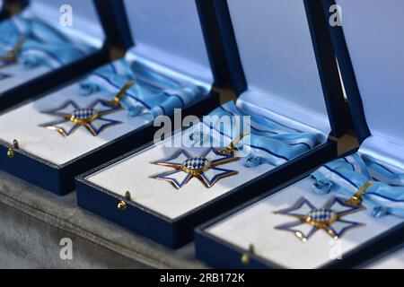 Die Einsichtnahme, die Verleihung des bayerischen Verdienstordens in der Antiquitätenbuchhandlung der Residenz in München am 5. Juli 2023? Stockfoto