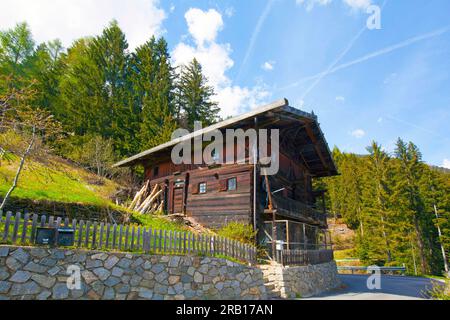 Verlassenes Bauernhaus in Ultental, Südtirol Stockfoto