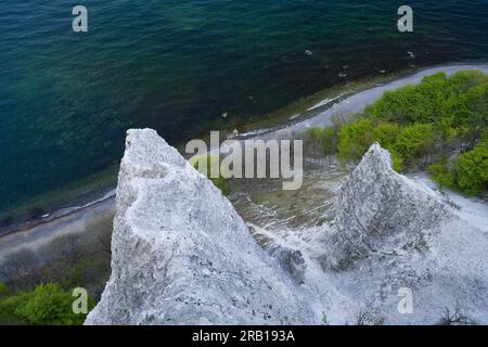 Frühling im Jasmund Nationalpark, Kreidefelsen und Rotbuchenwald in der kleinen Stubbenkammer, Blick auf das Meer, Victoriasicht, Insel Rügen, Deutschland, Stockfoto