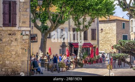 Place de la Mairie in Peyriac de Mer. Stockfoto