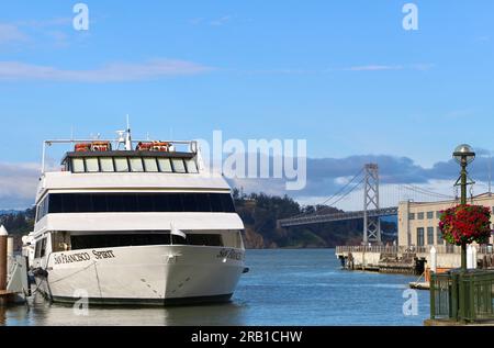 Die City Cruises San Francisco Spirit Yacht und Dinner Boot liegen am Pier 3, Embarcadero San Francisco California USA Stockfoto