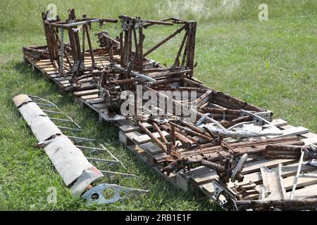 Kiew, Ukraine. 13. Dezember 2022. KIEW, UKRAINE - 06. JULI 2023 - Überreste eines britischen Harricane-Kampfjet aus dem Zweiten Weltkrieg, gefunden in einem Wald nahe Kiew, Hauptstadt der Ukraine Kredit: Ukrinform/Alamy Live News Stockfoto