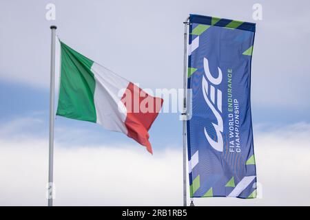 Monza, Italie. 06. Juli 2023. Illustration, italienische Flagge, WEC-Flagge während der 6-stündigen Monza 2023. Runde 3. der FIA-Weltausdauermeisterschaft 2023 vom 7. Bis 9. Juli 2023 auf der Autodrome Nazionale di Monza in Monza, Italien - Photo Julien Delfosse/DPPI Credit: DPPI Media/Alamy Live News Stockfoto