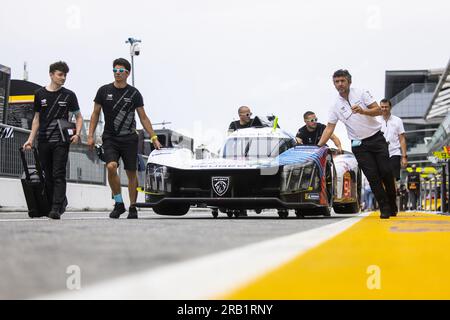 94 DUVAL Loic (Fra), MENEZES Gustavo (usa), MULLER Nico (XIII), Peugeot TotalEnergies, Peugeot 9x8, Ambiente während der 6-stündigen 2023., 3. Runde der FIA-Weltausdauermeisterschaft 2023 in Monza, vom 7. Bis 9. Juli 2023 auf dem Autodrome Nazionale di Monza in Monza, Italien Stockfoto