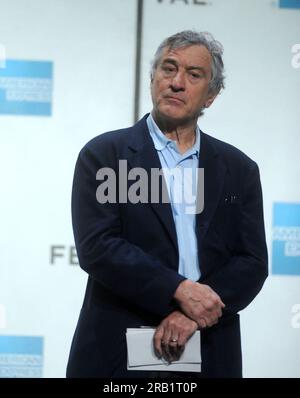 NEW YORK - APRIL 20: Der Mitbegründer des Tribeca Film Festivals Robert De Niro nimmt am 20. April 2010 an der Eröffnungskonferenz des Tribeca Film Festivals 2010 im Tribeca Performing Arts Center in New York City Teil. Leute: Robert De Niro Stockfoto