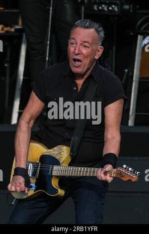 London, Großbritannien. 6. Juli 2023. Bruce Springsteen fotografierte Auftritte während des BST Hyde Park im Hyde Park. Bild von Julie Edwards Credit: JEP Celebrity Photos/Alamy Live News Stockfoto