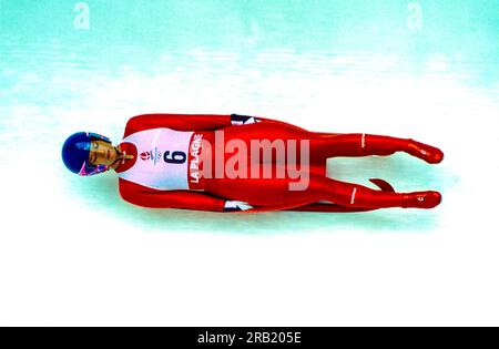 Goldmedaillengewinner Doris Neuner (AUT) bei den olympischen Winterspielen 1992 im Dameneinzelrennen Stockfoto