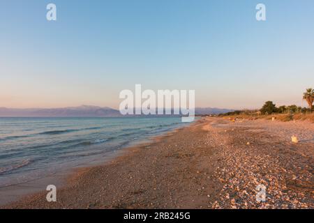 Atemberaubende Landschaft am Meer in Roda Beach, Nord Korfu, Griechenland Stockfoto