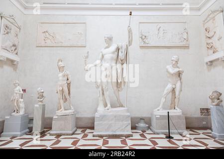 Possagno, Italien - 2022. Juni: Antonio Canova Museum, Ausstellung antiker Kunst, Indoor Stockfoto