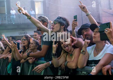 Ferrara, Italien. 06. Juli 2023. Fans der schwedischen europäischen Band, während ihrer Live-Auftritte am 6. Juli 2023 in Ferrara, Italien. Kredit: Unabhängige Fotoagentur/Alamy Live News Stockfoto