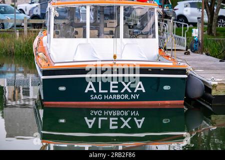 Billy Joels persönliches Boot, Alexa sitzt am Dock in Sag Harbor Stockfoto