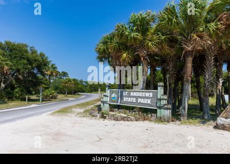 Panama City, Florida - 27. Juni 2023: St. Eingangsschild Andrews State Park Stockfoto