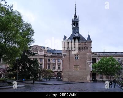 Architektonische Details der Capitole de Toulouse (Hauptstadt von Toulouse) Rückseite, Herz der Stadtverwaltung und Rathaus dieser Stadt Stockfoto