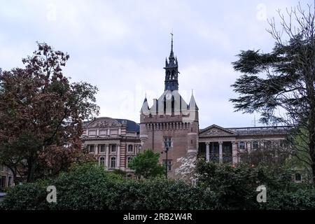 Architektonische Details der Capitole de Toulouse (Hauptstadt von Toulouse) Rückseite, Herz der Stadtverwaltung und Rathaus dieser Stadt Stockfoto