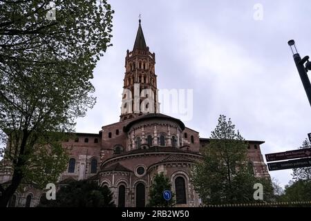 Architektonische Details der Basilika Saint-Sernin, einer Kirche in Toulouse, Frankreich, und der ehemaligen Abteikirche der Abtei Saint-Sernin Stockfoto