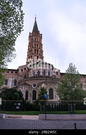 Architektonische Details der Basilika Saint-Sernin, einer Kirche in Toulouse, Frankreich, und der ehemaligen Abteikirche der Abtei Saint-Sernin Stockfoto