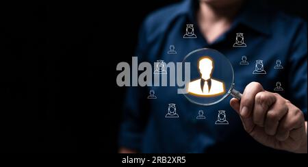 Personalbeschaffung, Personalbeschaffung und Personalmanagement – alle Kommissionierer. Lupe Fokus auf Managersymbol, das sich unter den Personalsymbolen für Personalentwicklung befindet Stockfoto