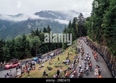 Cauterets Cambasque, Frankreich. 06. Juli 2023. Bild von Zac Williams/SWpix.com- 06/07/2023 - Radfahren - 2023 Tour de France - Stage 6 Tarbes nach Cauterets-Cambasque (144,9km) - Grupetto. Kredit: SWpix/Alamy Live News Stockfoto