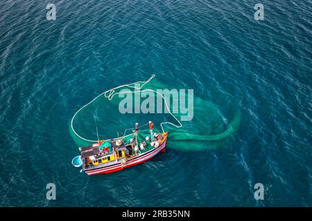 Fischer fischen Sardellen auf der Insel Hon Yen, Phu Yen, Vietnam Stockfoto