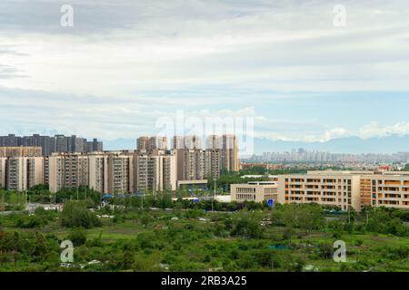 Chengdu Commerce City an einem bewölkten Tag. Stockfoto