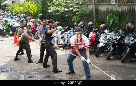 Bogor, Indonesien - 12. August 2023 : Tauziehen des Krieges, Indonesischer Unabhängigkeitstag Stockfoto