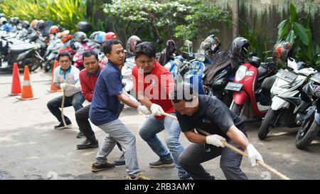 Bogor, Indonesien - 12. August 2023 : Tauziehen des Krieges, Indonesischer Unabhängigkeitstag Stockfoto