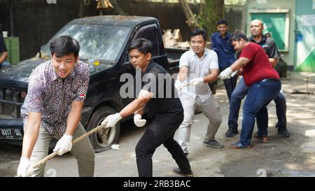 Bogor, Indonesien - 12. August 2023 : Tauziehen des Krieges, Indonesischer Unabhängigkeitstag Stockfoto